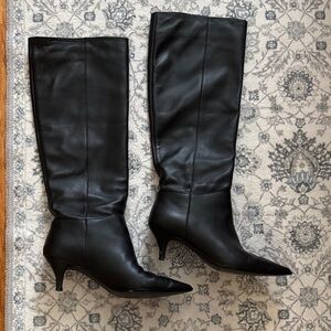 Elegant Black Leather Knee-High Boots. Size 8. Good condition.